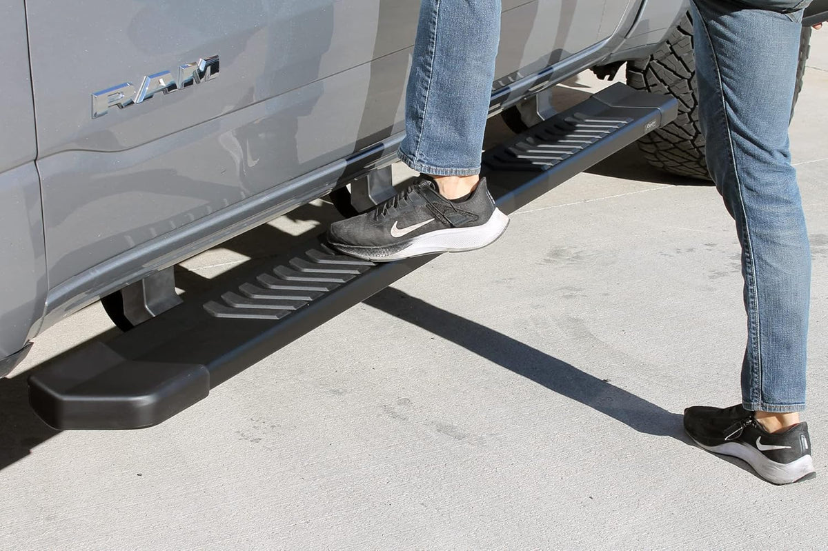 6 inch Black Textured Running Boards with Bracket Covers Q226807